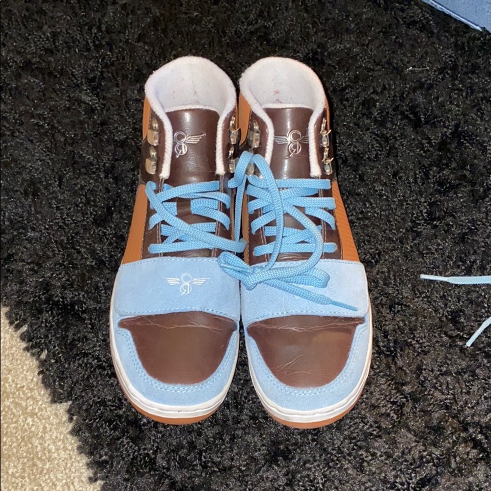 Sneakers